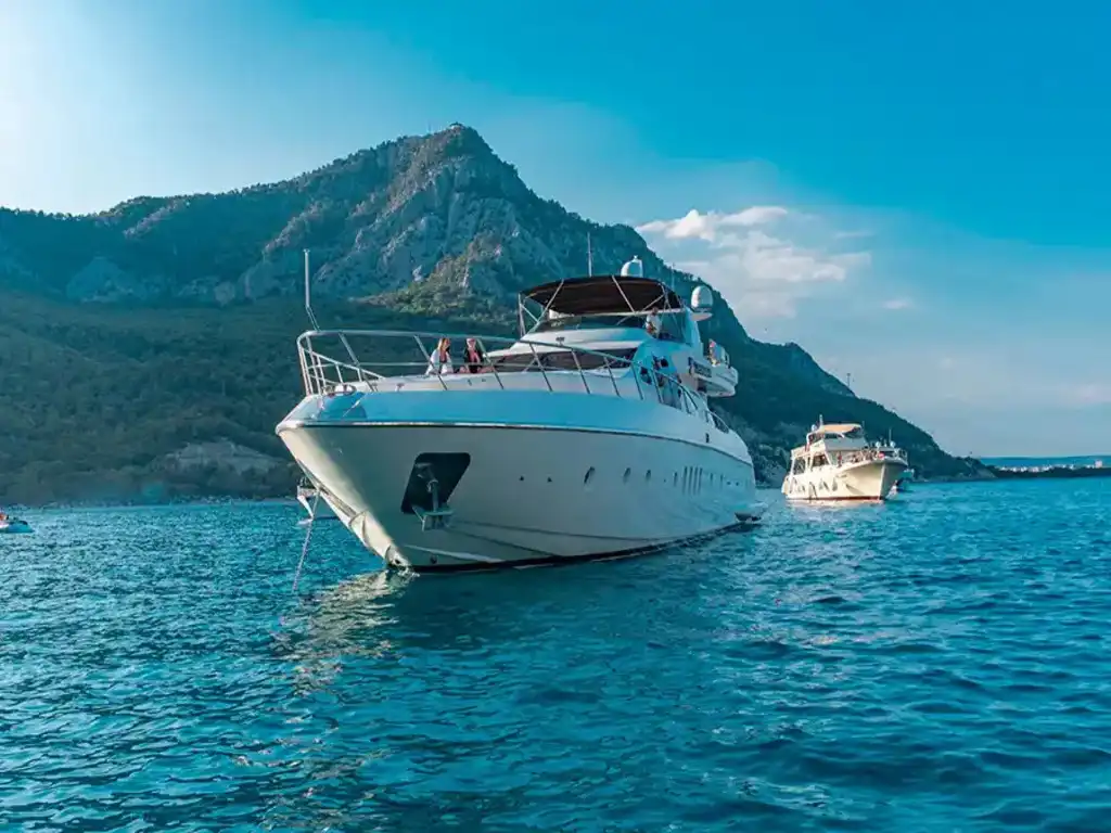 YACHT OBSIDIAN